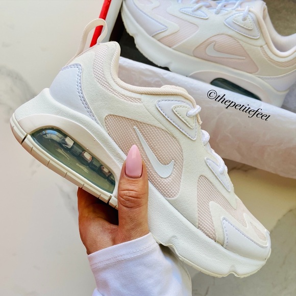 Nike Shoes - NWT Nike Air Max 200
